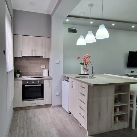 I Sobe Gromilovic Apartment *